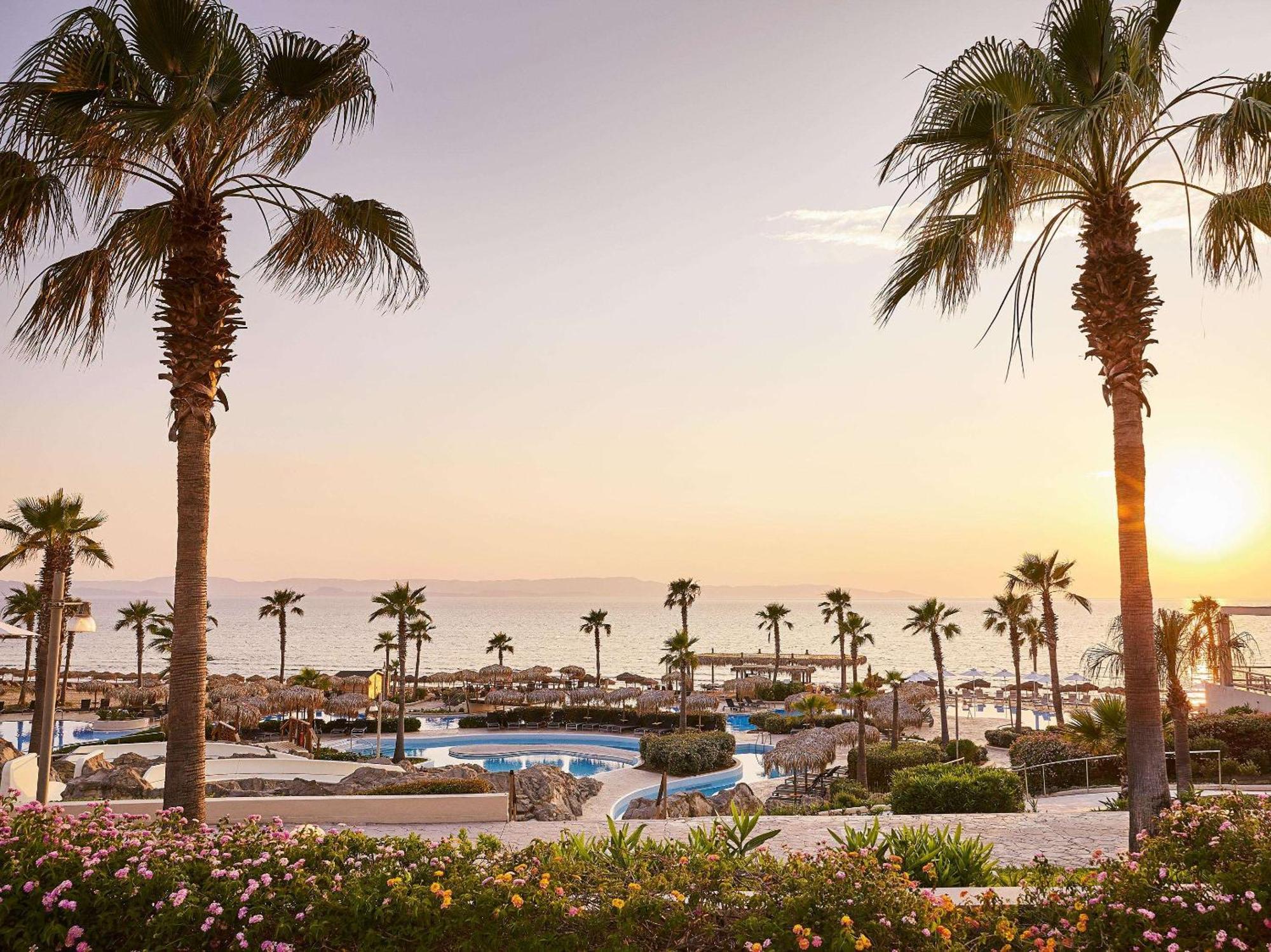Grecotel Luxme Oasis At Riviera Olympia & Aqua Park Лутра-Киллинис Экстерьер фото
